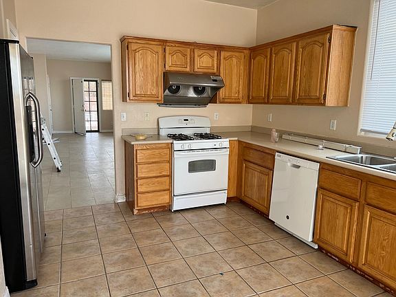 2nd image of 3704 Solandra St