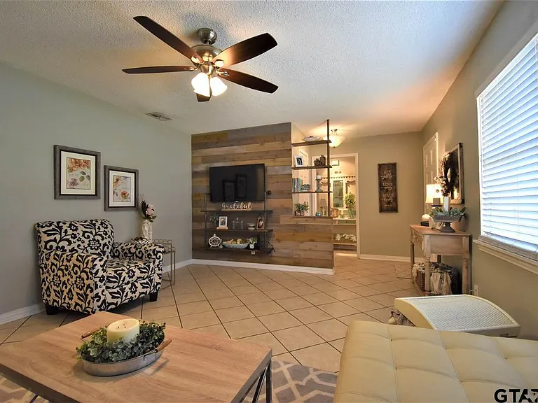 3106 S Donnybrook Ave — Photo 2