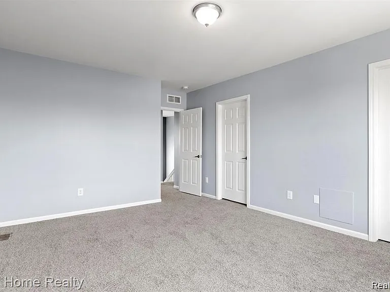7637 Woodward Ave — Photo 11