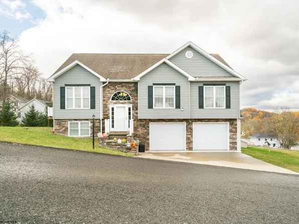 104 Granite Dr, Morgantown, WV 26508