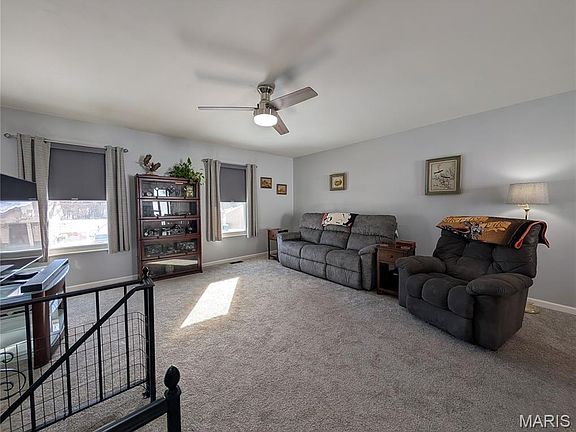 5th image of 2549 Plymouth Dr