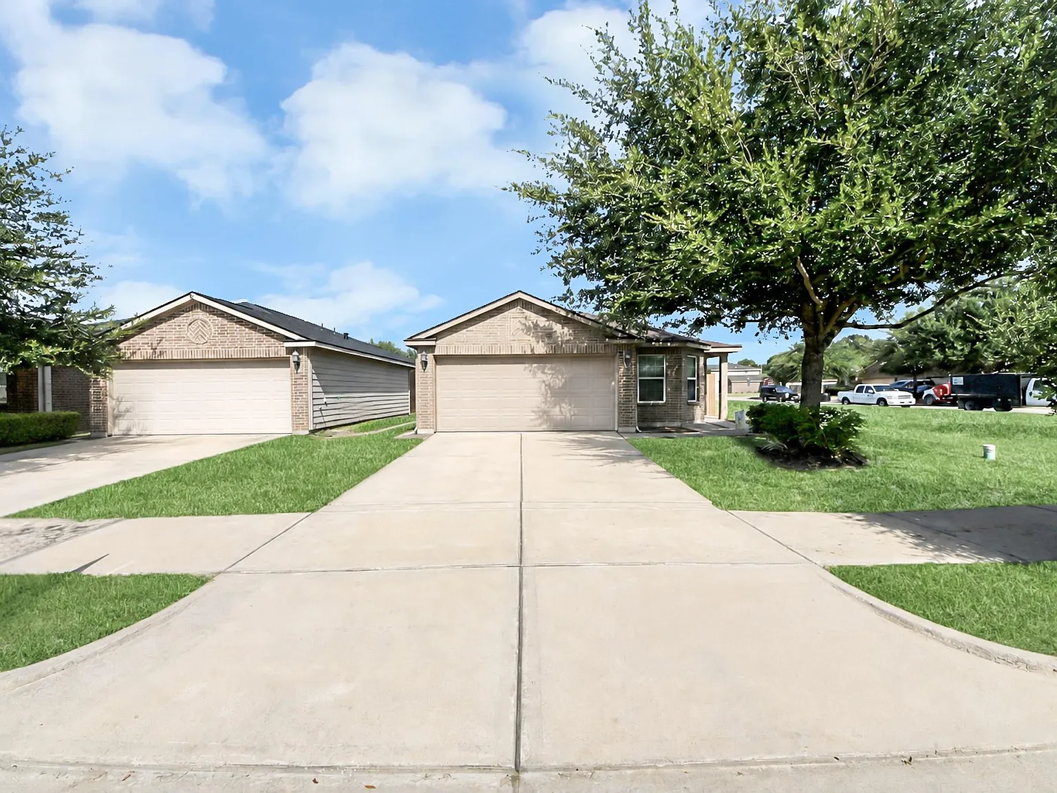3 bed, 2.0 bath, 1855 sqft, $2,100 — Photo 2