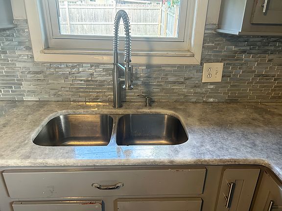 4th image of 104 Marshall Ct