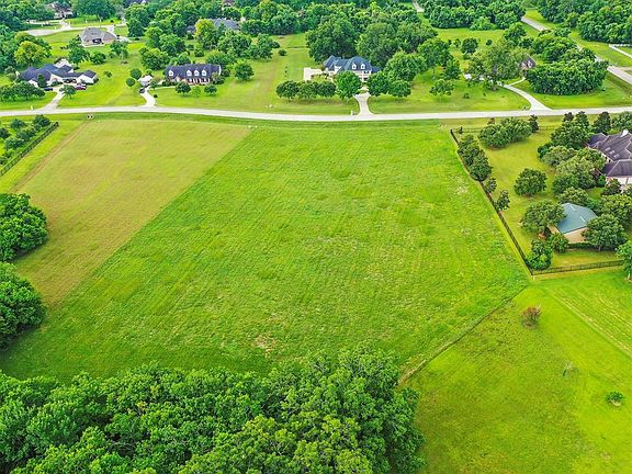This "ready to build" lot is conveniently located 2.5 miles from Highway 6. The surroundings are gorgeous and the lot offers plenty of room for a large estate home, pool, storage for a boat/RV or even horses. (Horses are allowed - 1 per acre.)