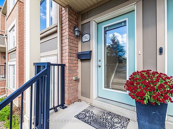 3rd image of 15943 Bayview Ave #9