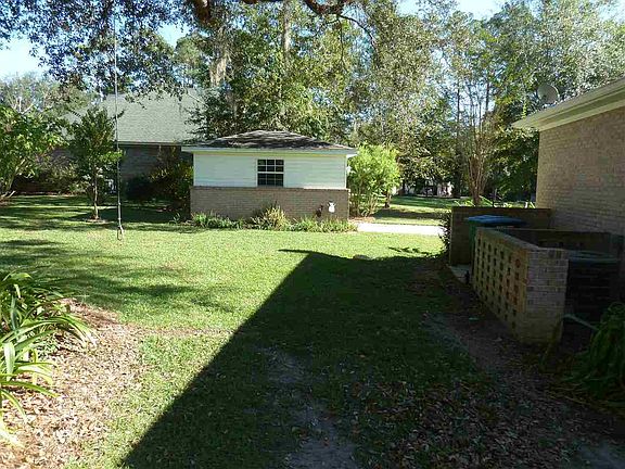 4th image of 201 Live Oak Ln