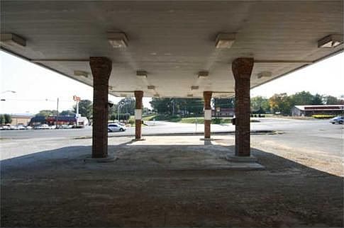 5th image of 1601 Dinah Shore Blvd