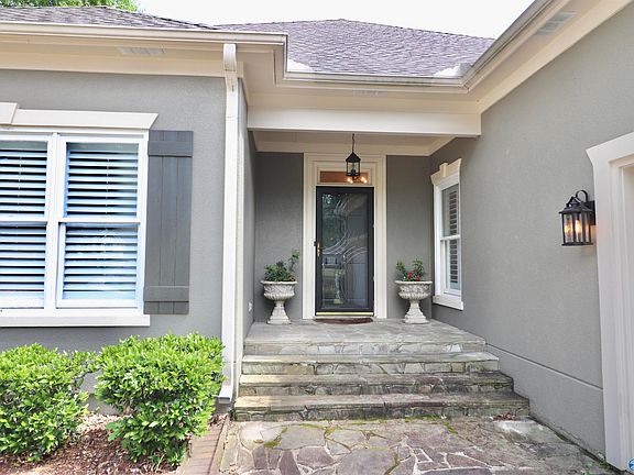 2nd image of 106 Ridgewood Cir