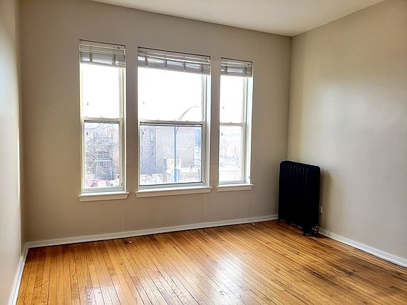 4th image of 308 N Kedzie Ave #3