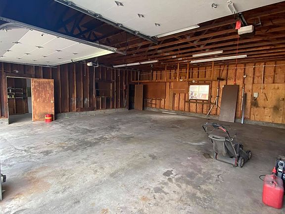 5th image of 4111 NE 37th Ave