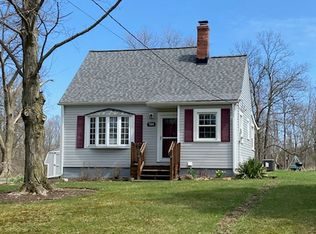 7393 Oakhill Rd, Bedford, OH 44146