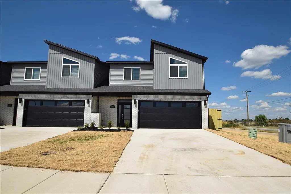 3 bed, 2.5 bath, 1420 sqft, $1,650 — Photo 1