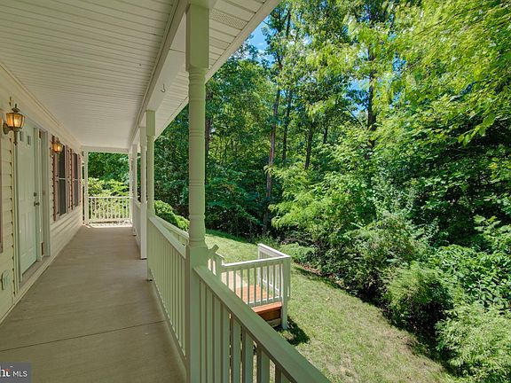 5th image of 228 Warner Ln