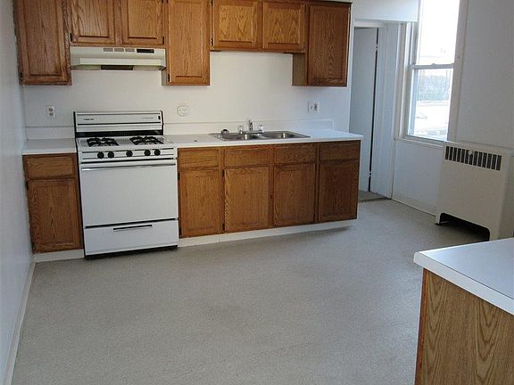 5th image of 351 Main St APT 1
