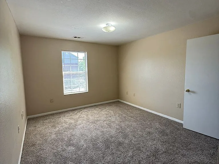 Highlands Apts — Photo 22