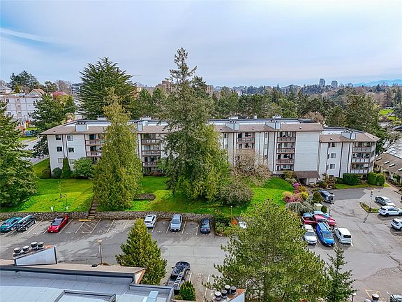4th image of 69 Gorge Rd W #203