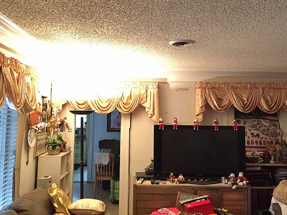 3rd image of 982 E Orange Grove Blvd