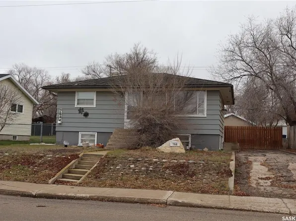 764 Fairford St E, Moose Jaw, SK S6H 0G2