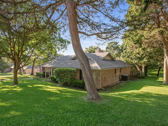 3rd image of 9922 Townridge Dr