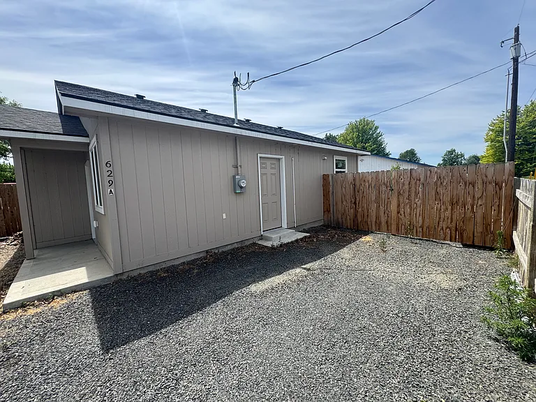 629 E Newport Ave #A — Photo 18