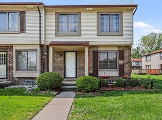 17010 Kingsbrooke Dr, Clinton Township, MI 48038