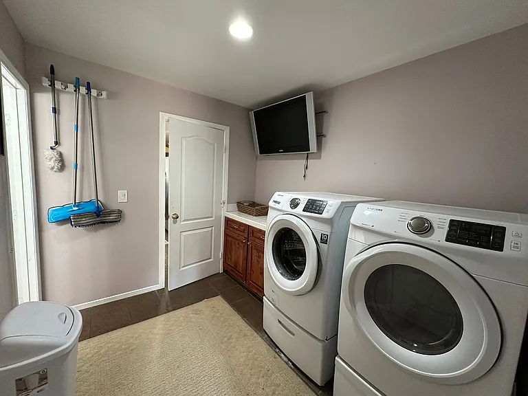 200 E Rainbow Blvd — Photo 28
