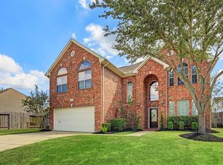 9002 Sunny Brook Ln, Pearland, TX 77584