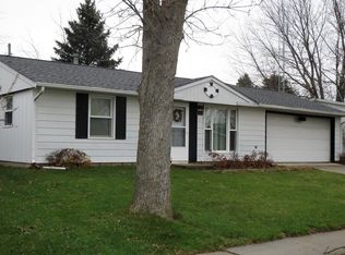 607 Cushing St, Dixon, IL 61021