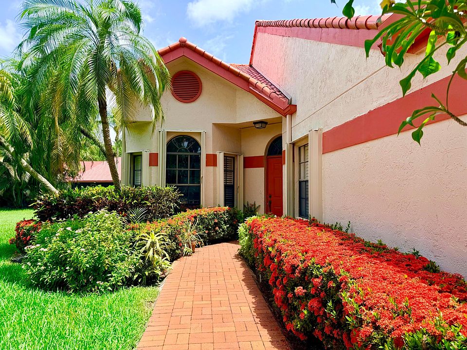 1st image of 7520 Lexington Club Boulevard #A
