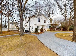 33 Main Ave, Mastic, NY 11950