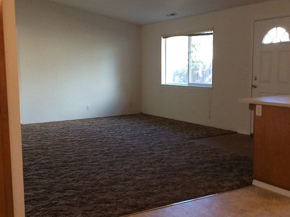 4th image of 1099 SW G St