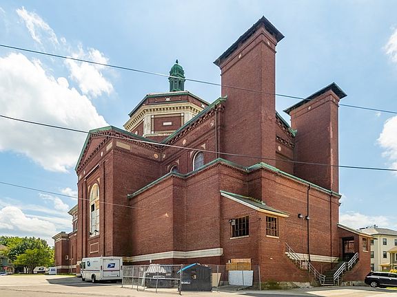 4th image of 361 Centre St