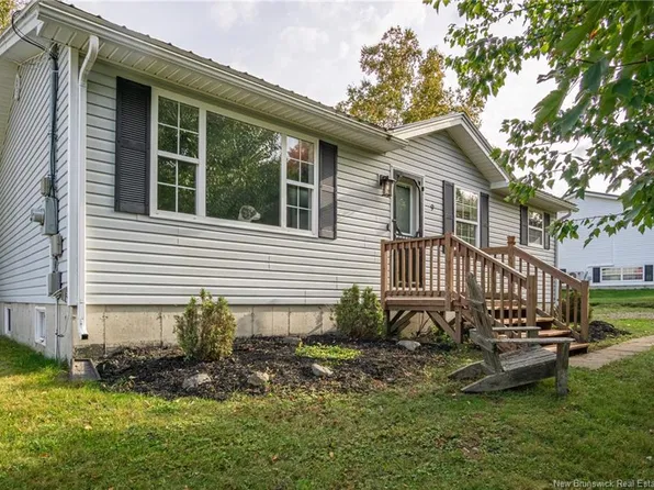 9 Dunn Ave, Saint Andrews, NB E5B 3V4
