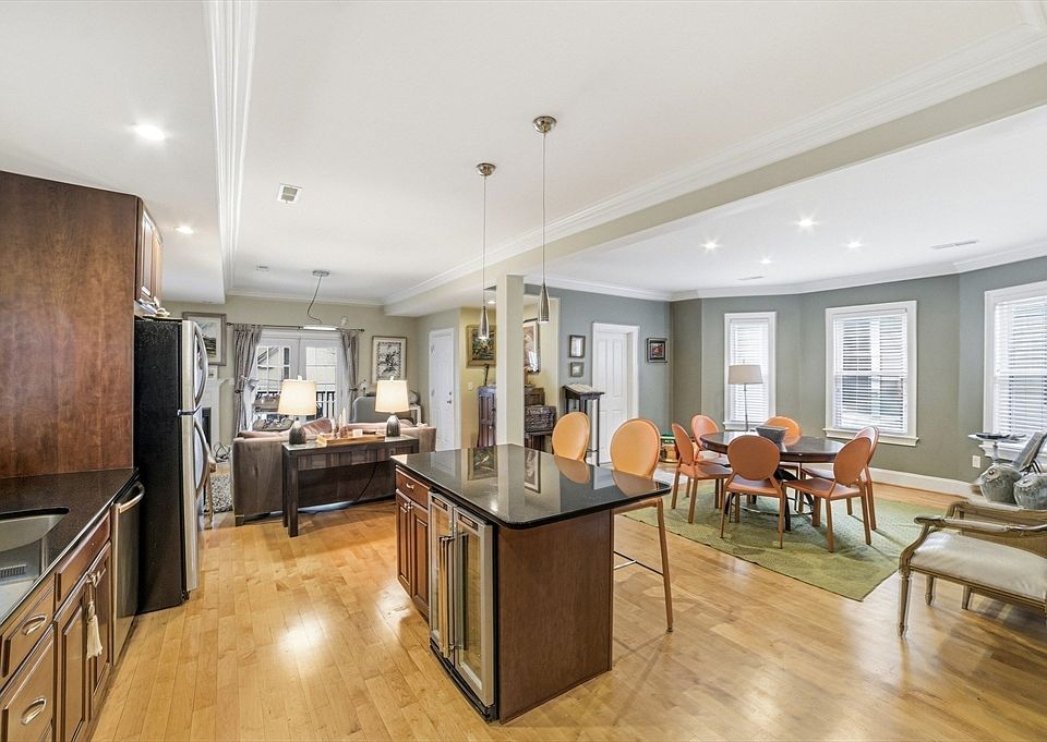 1st image of 5 Mount Vernon St #2