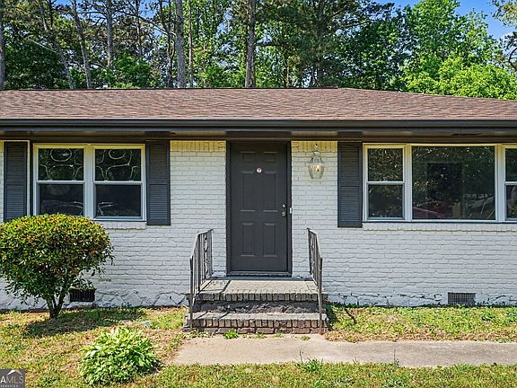 3rd image of 1563 Rockbridge Rd