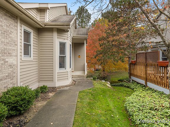 3rd image of 2032 N Cross Creek Ct SE