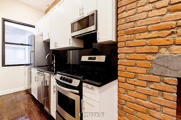 Rented by Town Residential | media 5