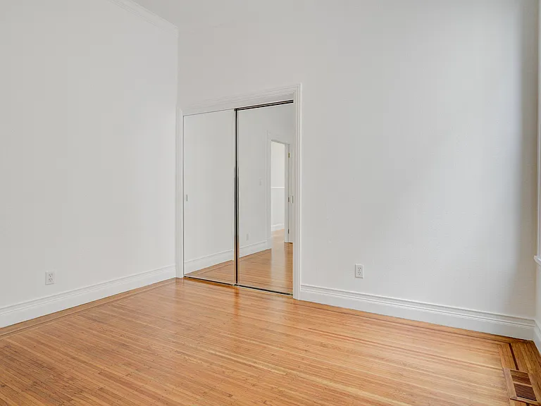 1121 1/2 Alabama St #1/2 — Photo 12
