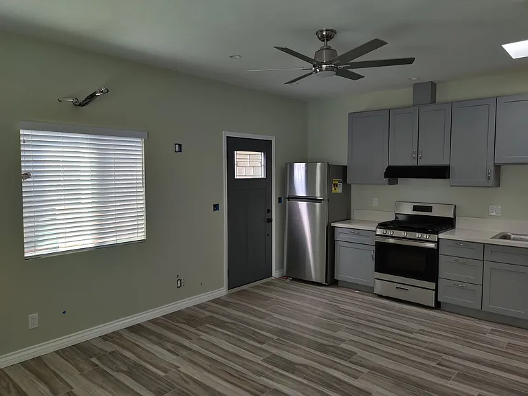 16915 Hartland St — Photo 18