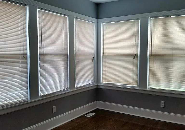 3561 Howard St — Photo 11