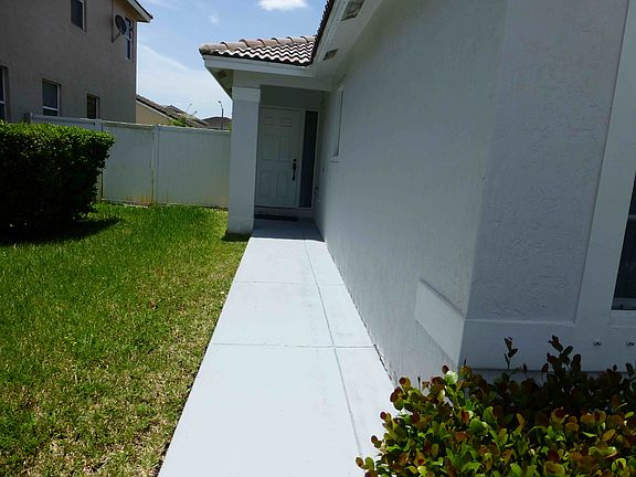 3rd image of 16298 NW 19th St