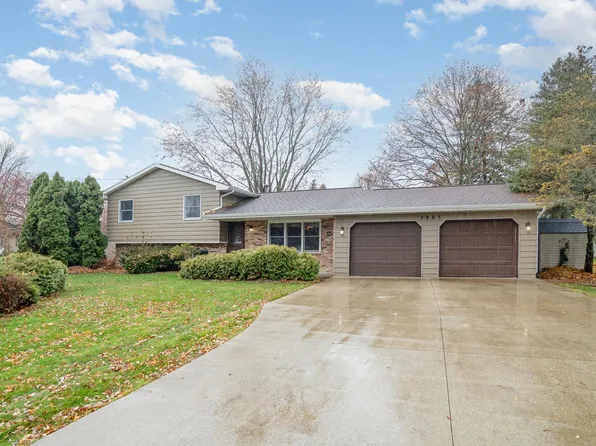 7865 N River Rd, Freeland, MI 48623