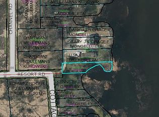 552 Resort Rd, Suamico, WI 54173