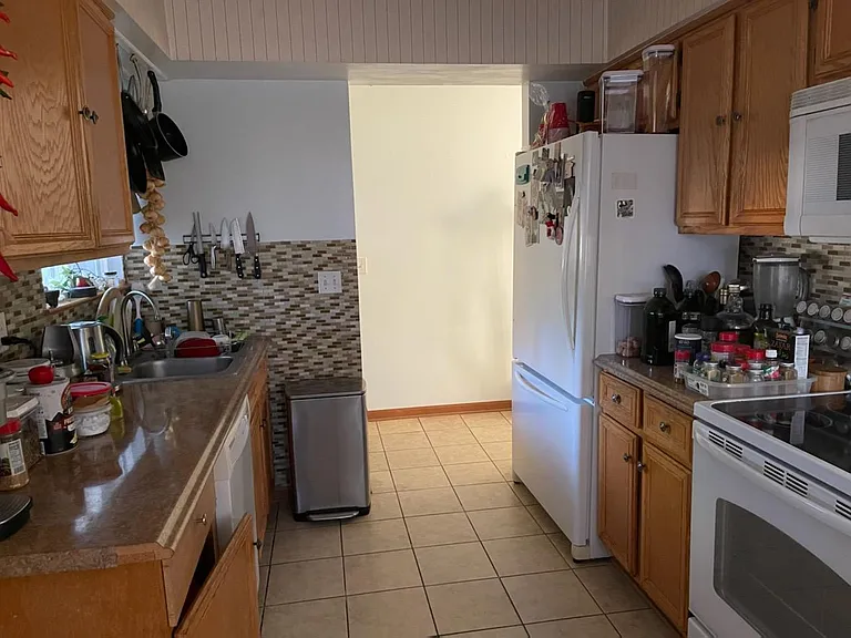 24415 Juliet Dr — Photo 3