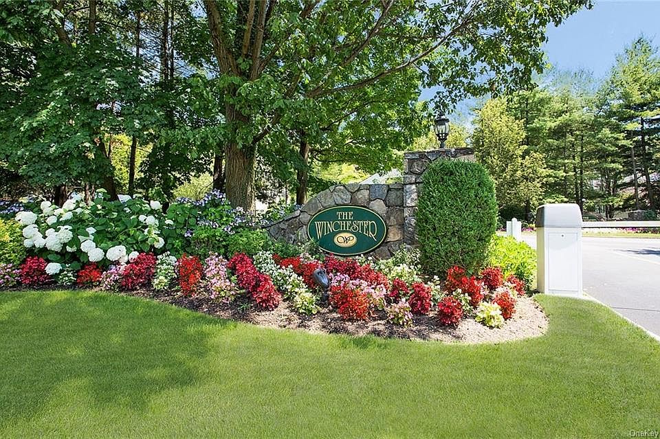 1st image of 106 Winchester Dr