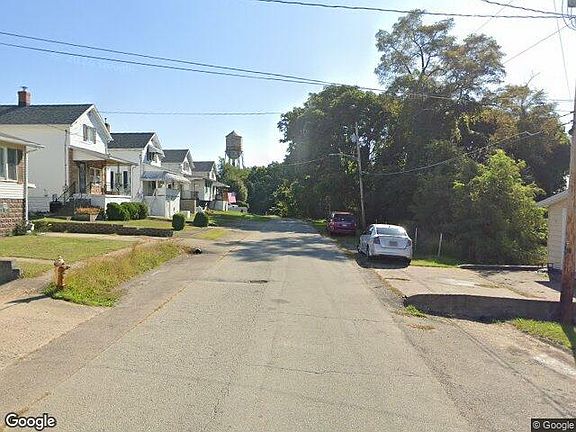 Exterior Neighborhood (street photo)
