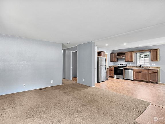 4th image of 240 E Mclane Drive