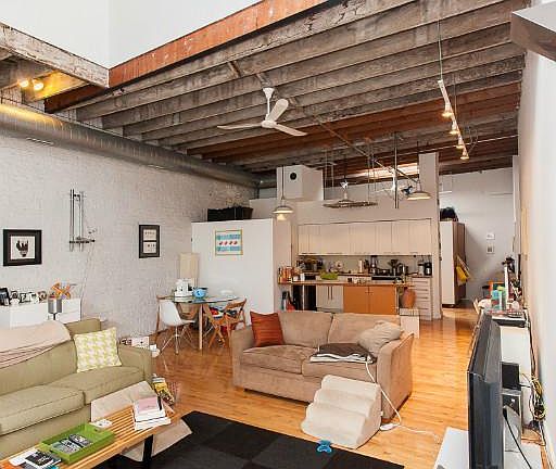 3rd image of 3827 N Ravenswood Ave