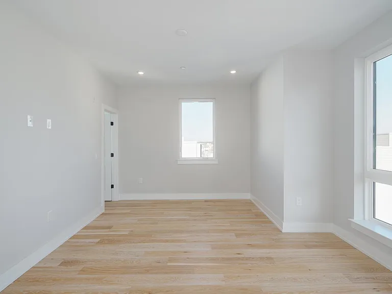 2731 W Jefferson St #4 — Photo 5