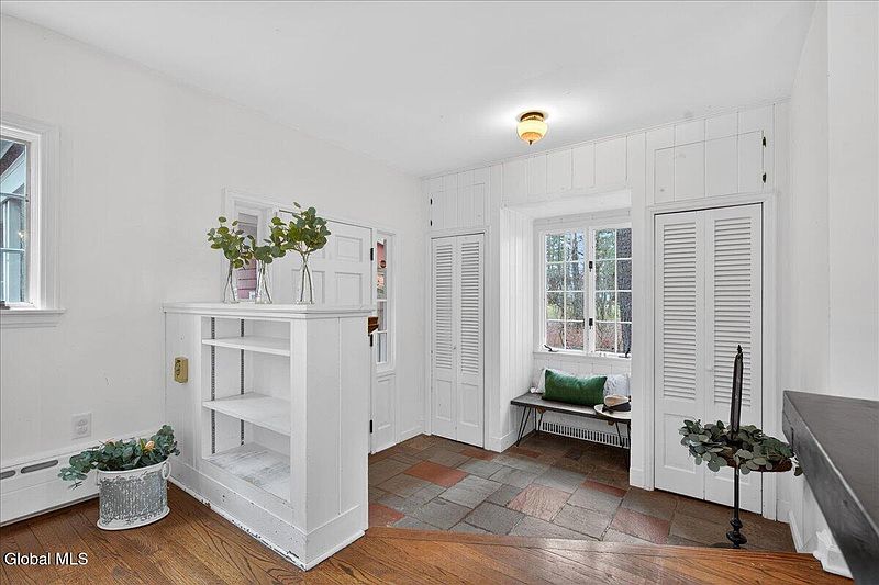 2nd image of 32 Slingerlands Street